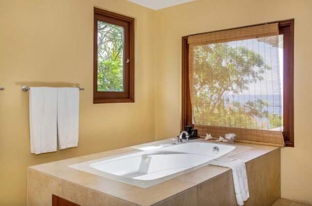 Hospitality Expert Little Waters Villa 内格里尔 外观 照片